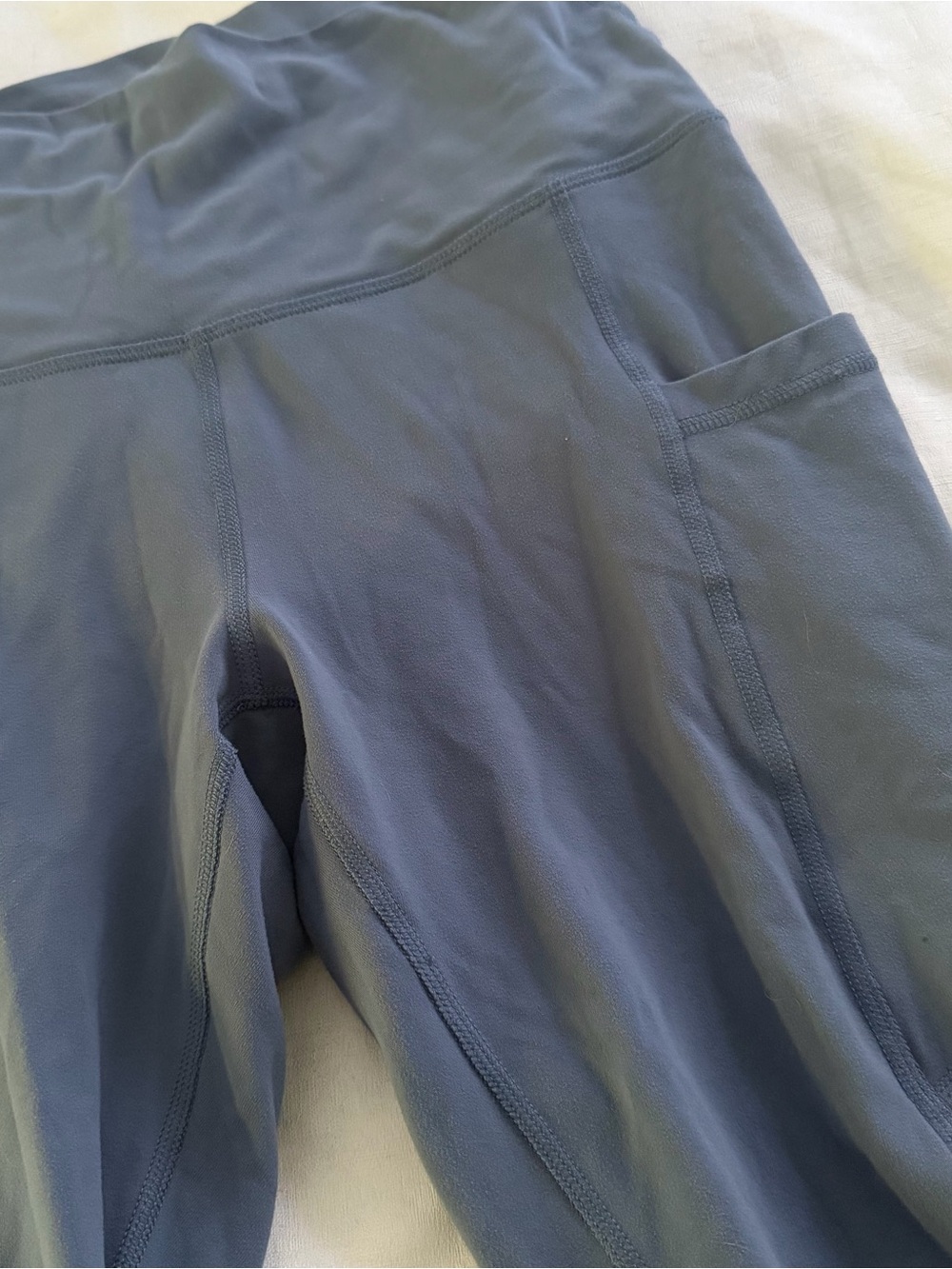 Yogalicious leggings with side pockets size small - Picture 4 of 5